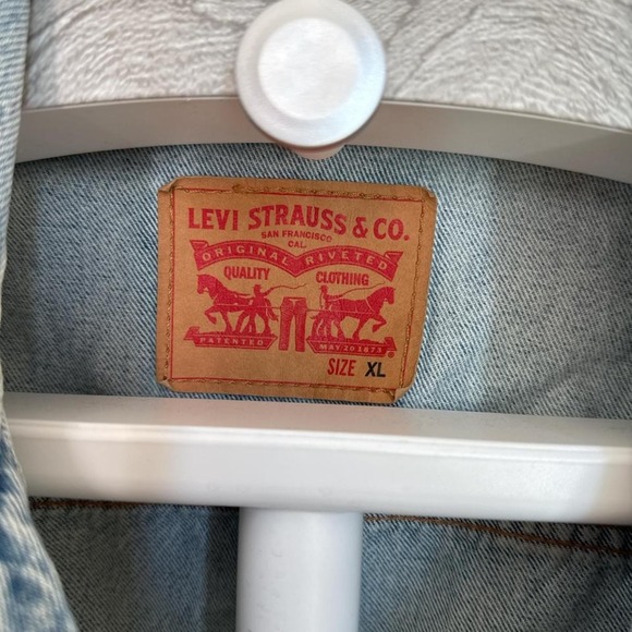Levi's denim jacket with patches - Picture 4 of 4